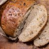 Jakie przyprawy można dodać do chleba, aby nadać mu ciekawszy smak