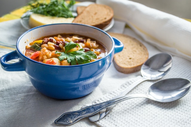 jakie warzywa wybrać do zupy, aby zaspokoić dzienne zapotrzebowanie na składniki odżywcze