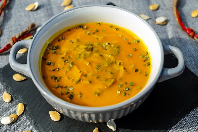 Jakie przyprawy dodać do zupy, aby wzmocnić smak i aromat potrawy